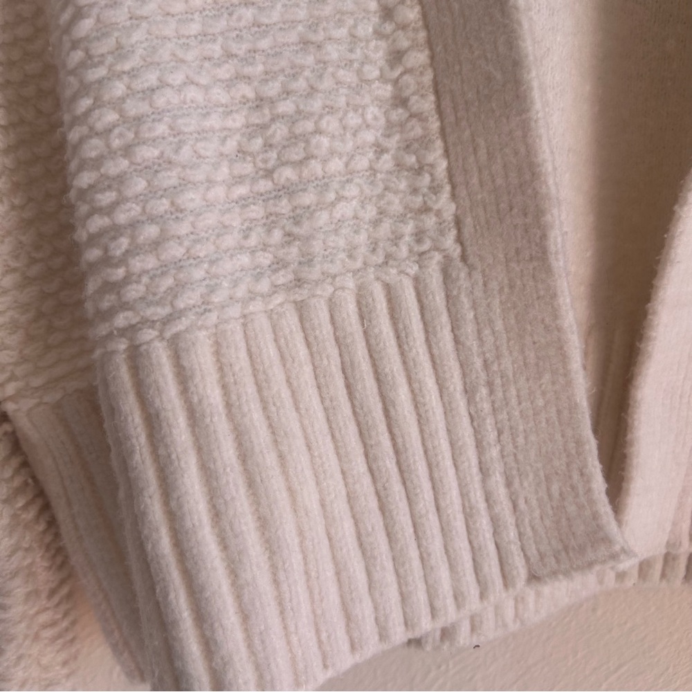 Abercrombie Soft Chunky Knit Cropped Cardigan, Cream, Cozy, XS - Picture 4 of 10